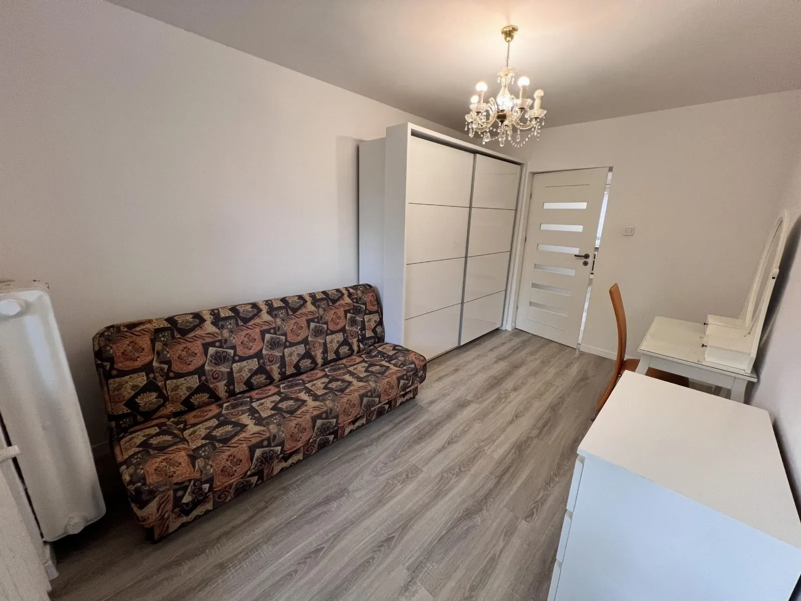 Czarnów – 2 pokoje, balkon, parter, 49 m²