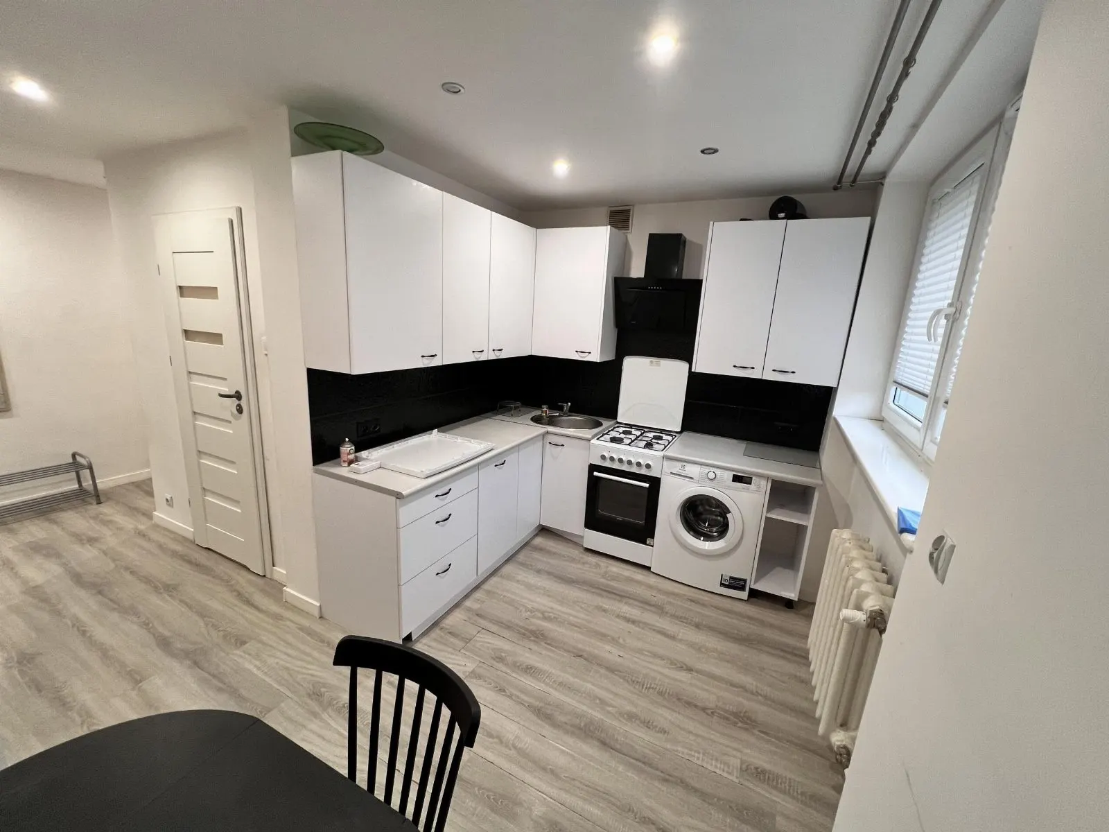 Czarnów – 2 pokoje, balkon, parter, 49 m²