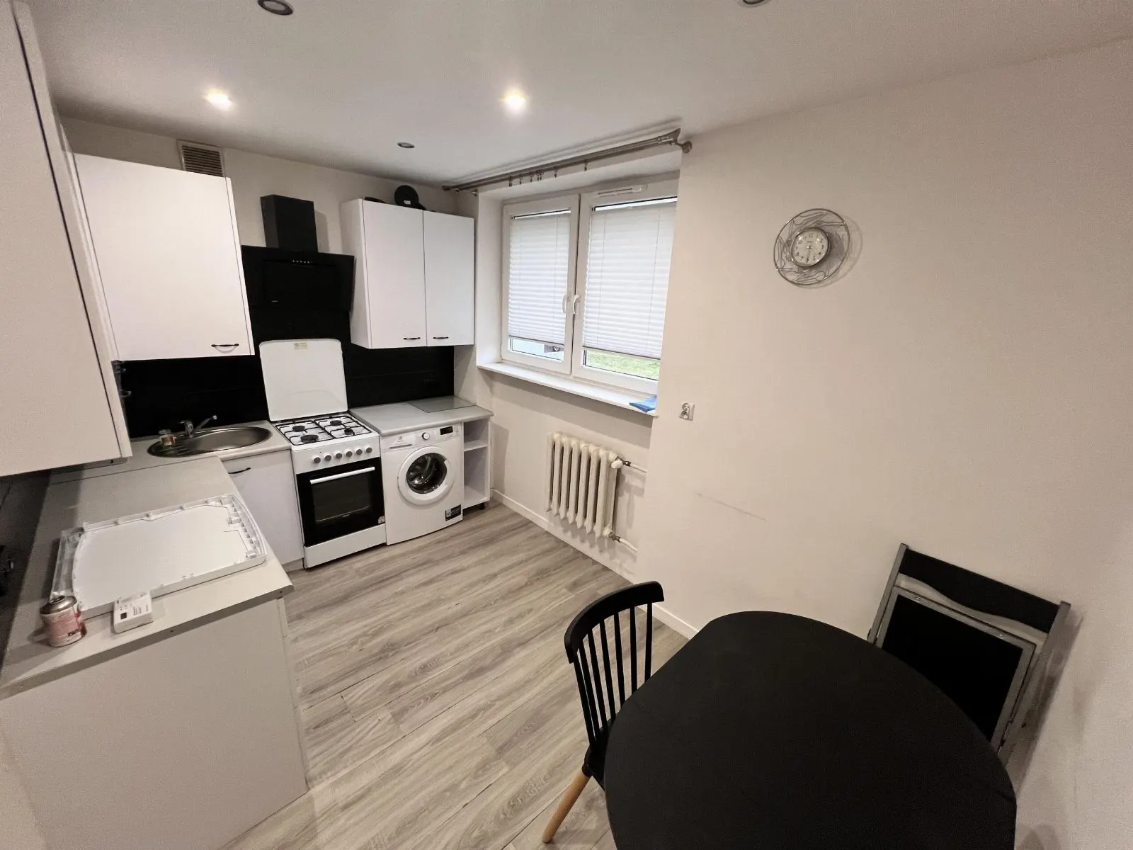 Czarnów – 2 pokoje, balkon, parter, 49 m²