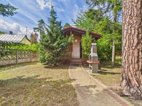 Urokliwa działka 530m2 z domkiem letniskowym w Garbatce-Letnisko